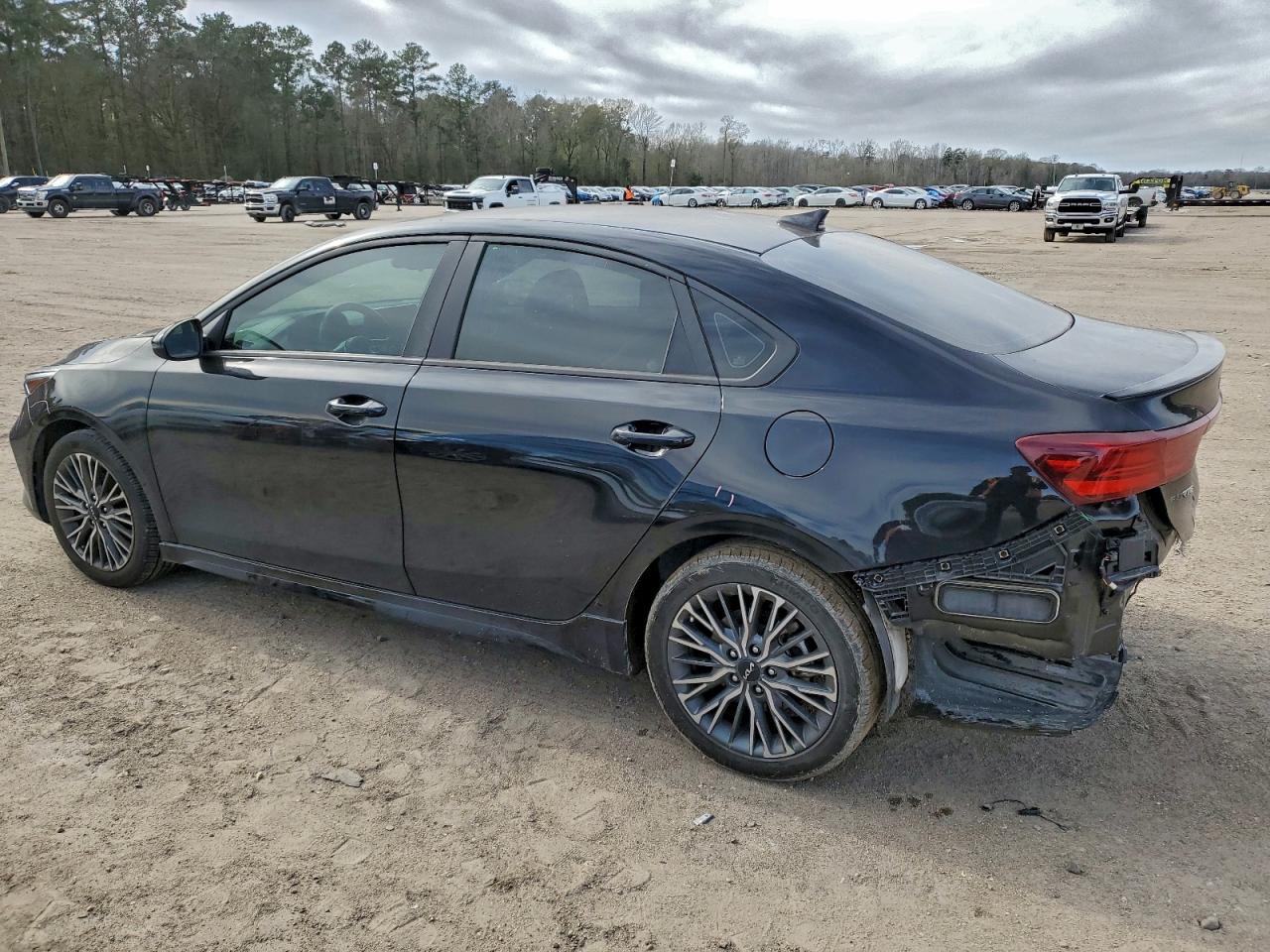 2024 KIA FORTE GT LINE photo 2