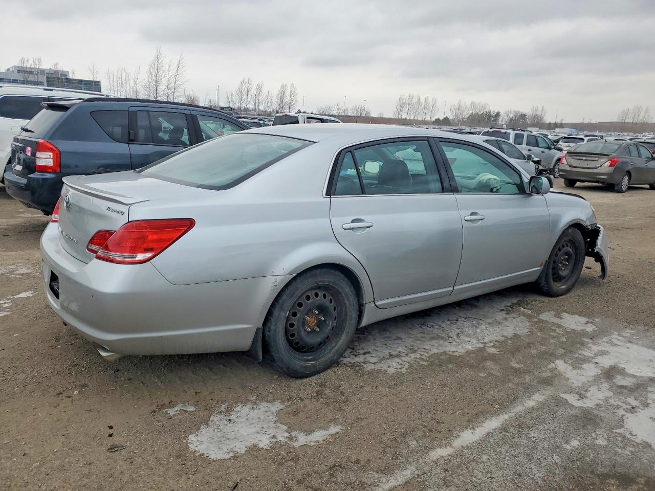 2005 TOYOTA AVALON XL photo 3
