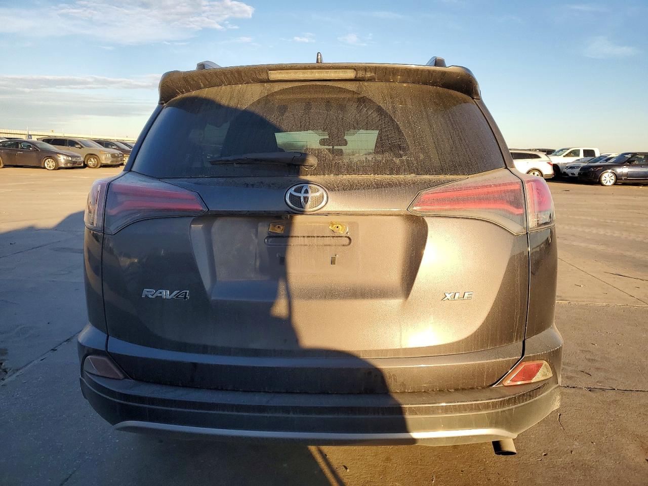 2017 TOYOTA RAV4 XLE photo 6