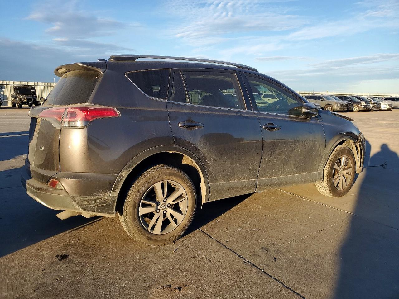 2017 TOYOTA RAV4 XLE photo 3