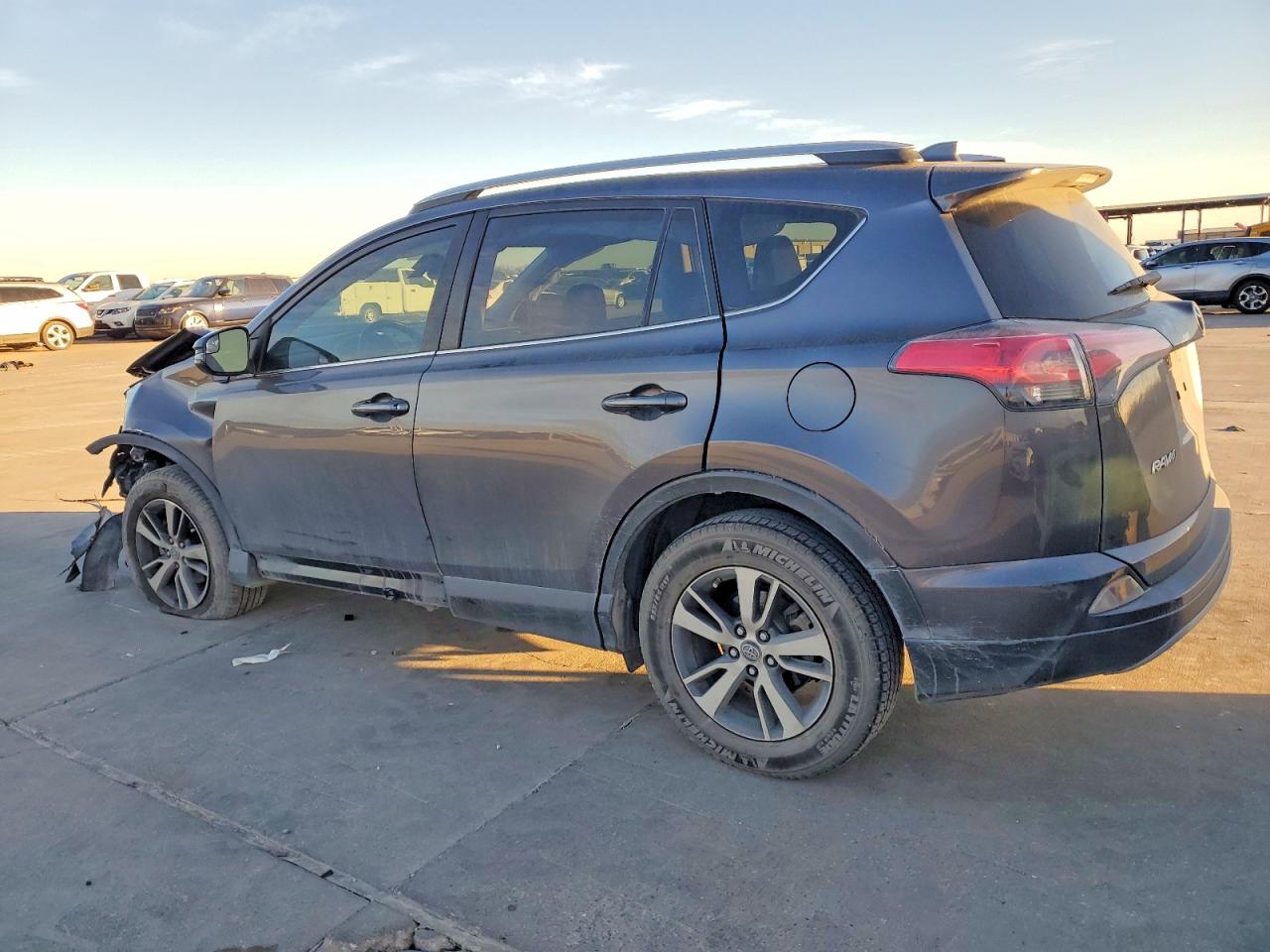 2017 TOYOTA RAV4 XLE photo 2