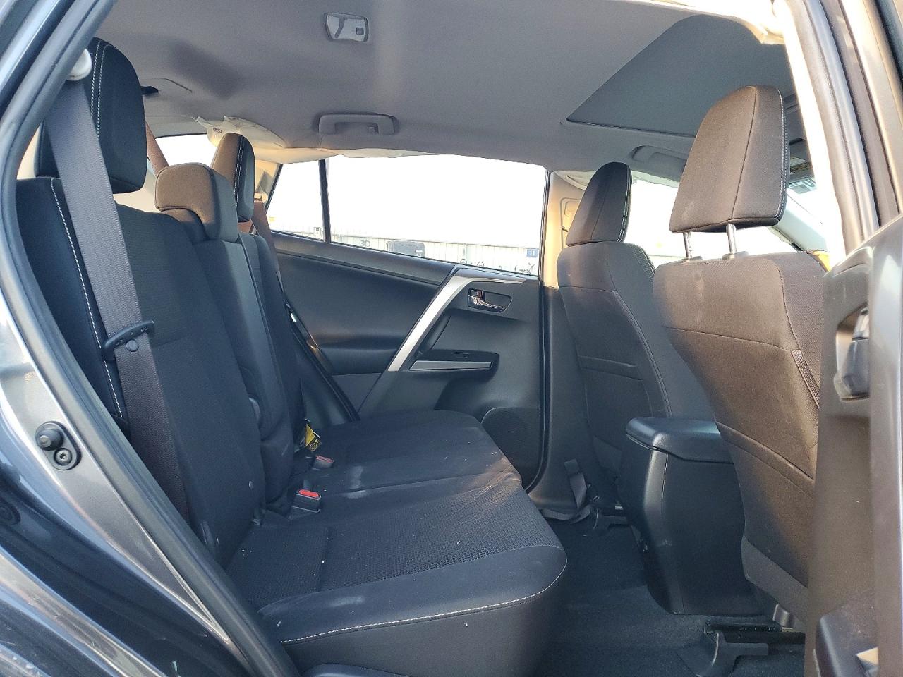 2017 TOYOTA RAV4 XLE photo 11