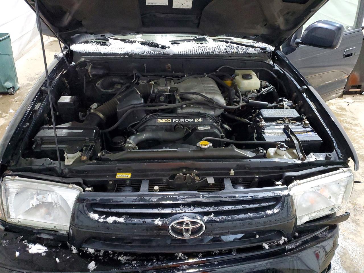 2001 TOYOTA 4RUNNER SR5 photo 12