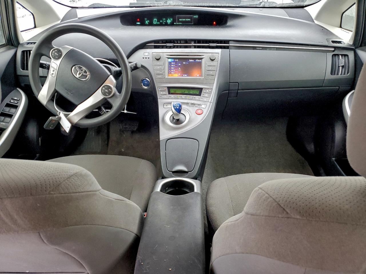 2015 TOYOTA PRIUS photo 8
