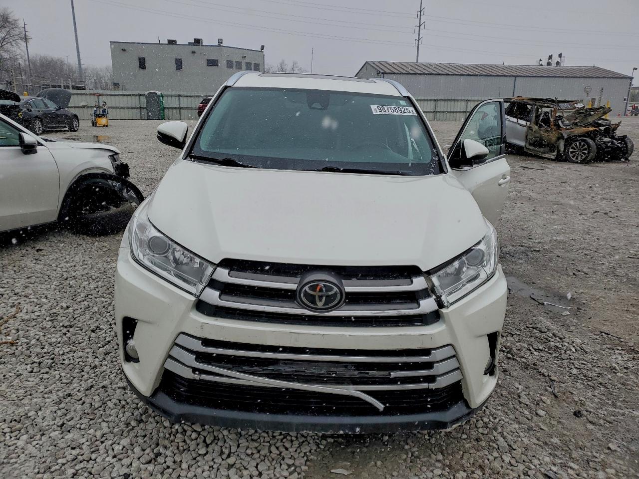 2019 TOYOTA HIGHLANDER SE photo 5