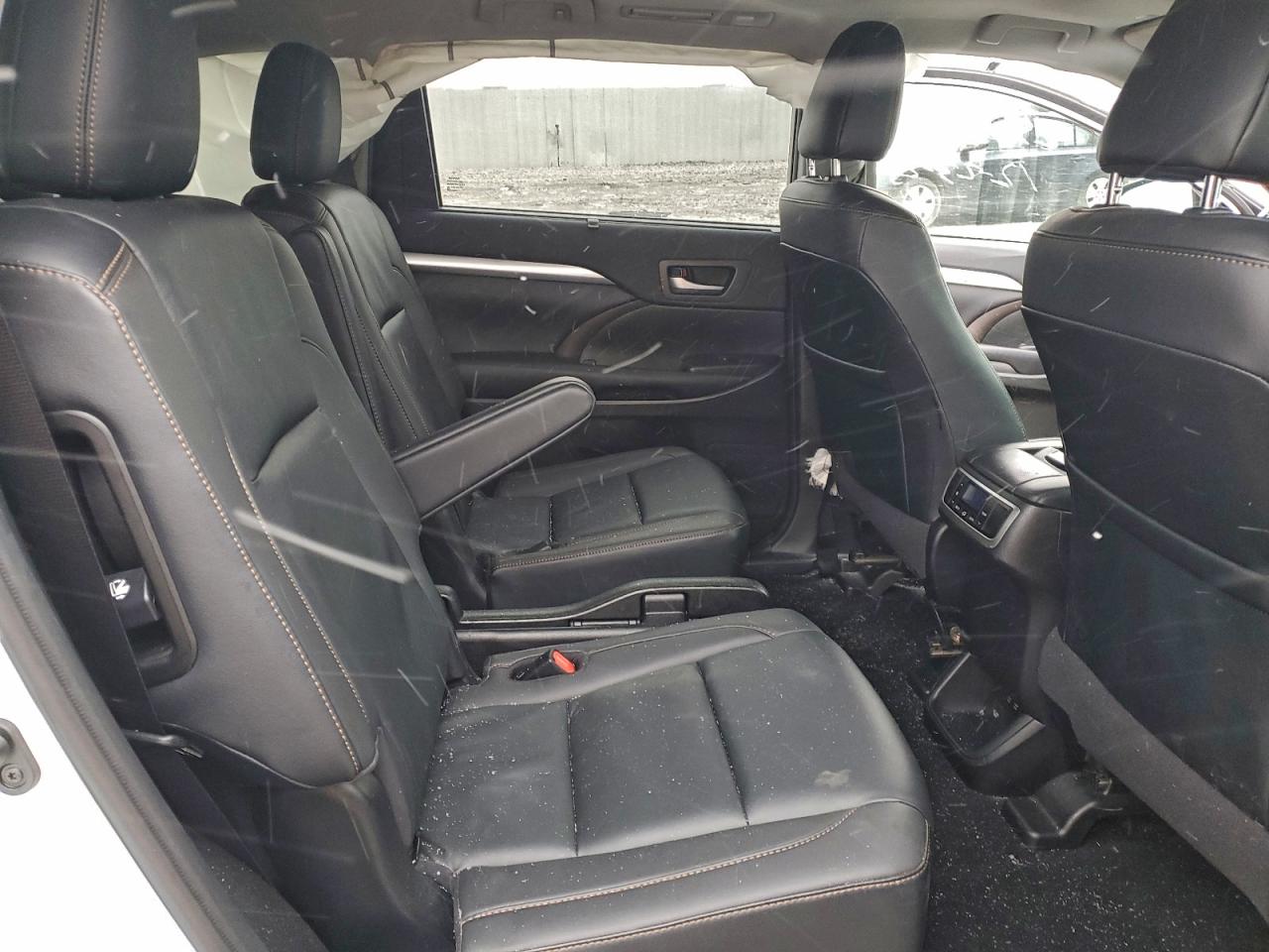 2019 TOYOTA HIGHLANDER SE photo 11