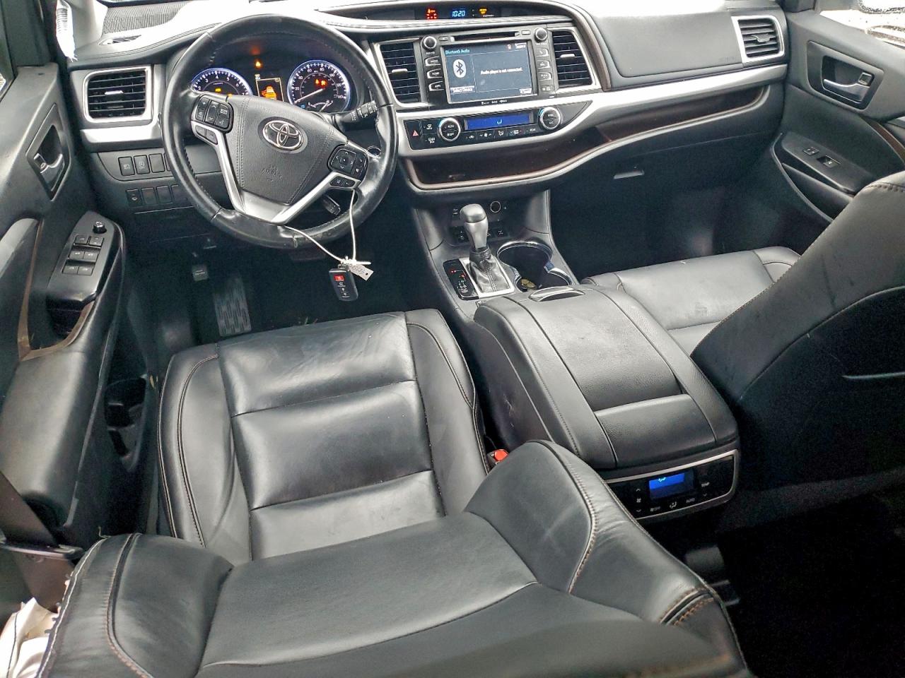 2019 TOYOTA HIGHLANDER SE photo 8