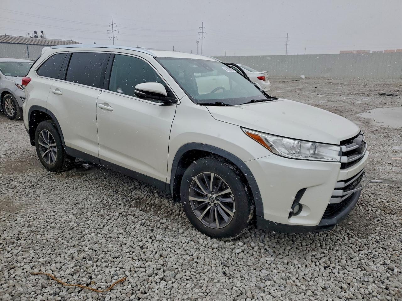 2019 TOYOTA HIGHLANDER SE photo 4