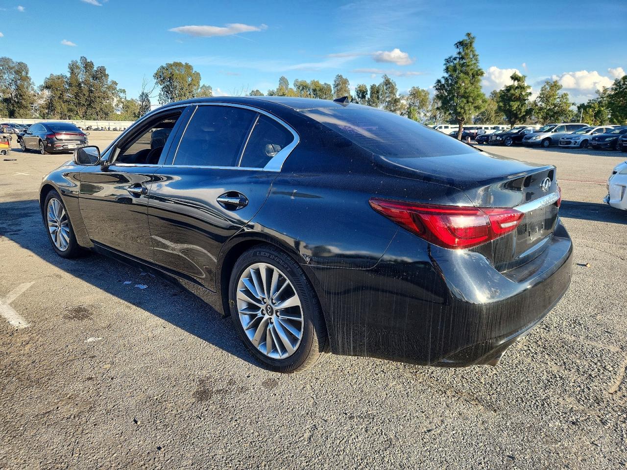 2018 INFINITI Q50 LUXE photo 2