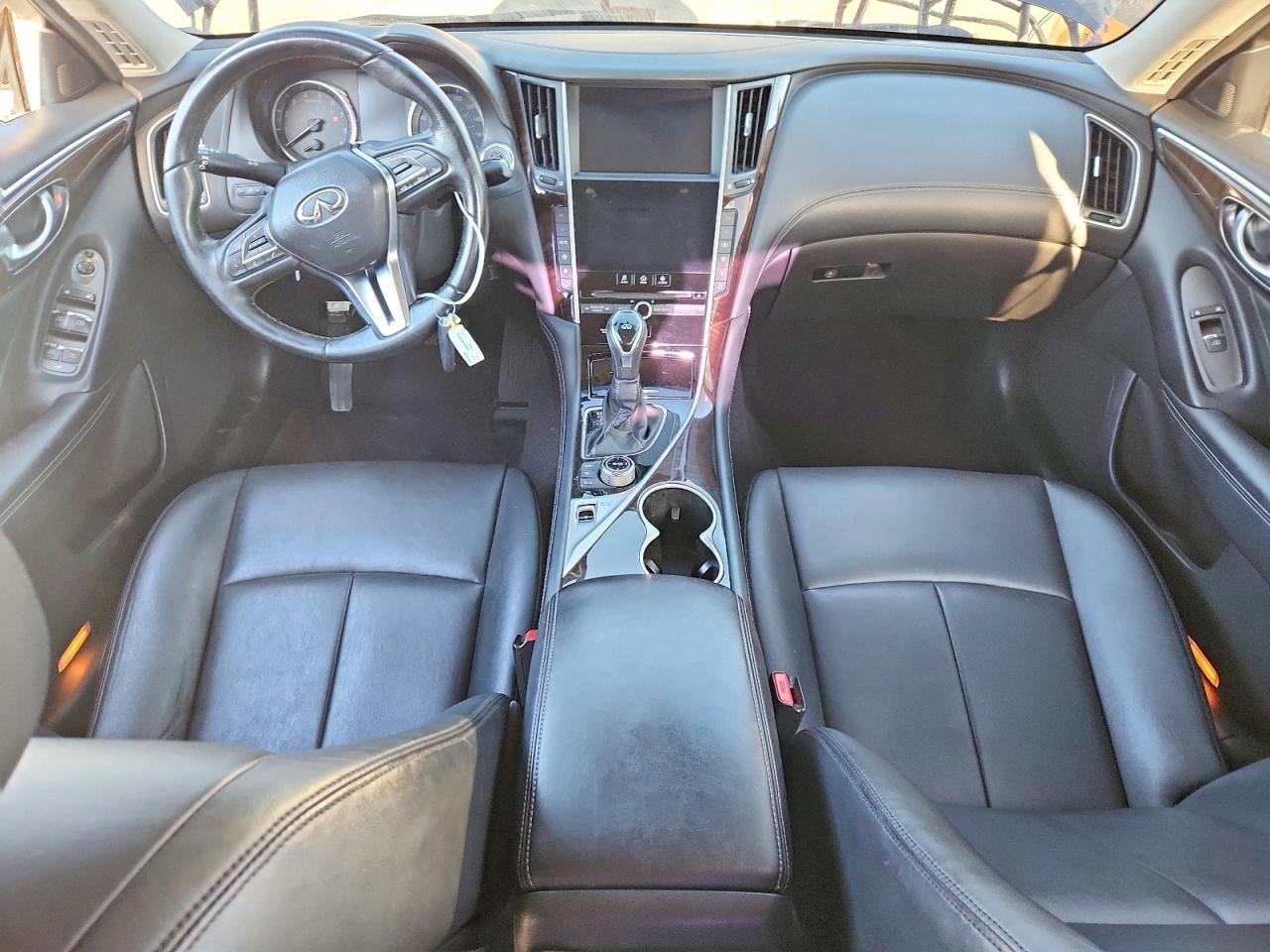 2018 INFINITI Q50 LUXE photo 8