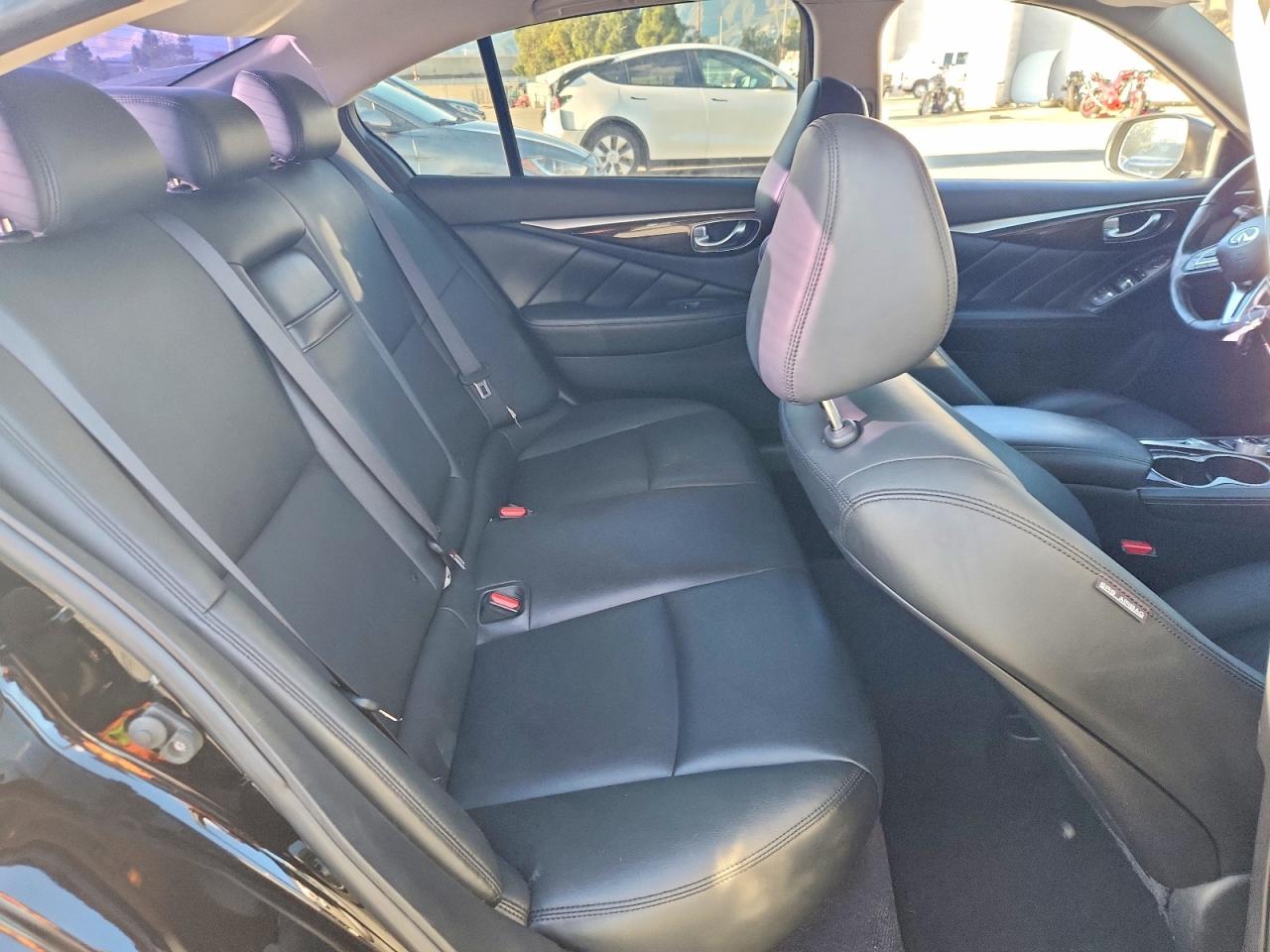 2018 INFINITI Q50 LUXE photo 10