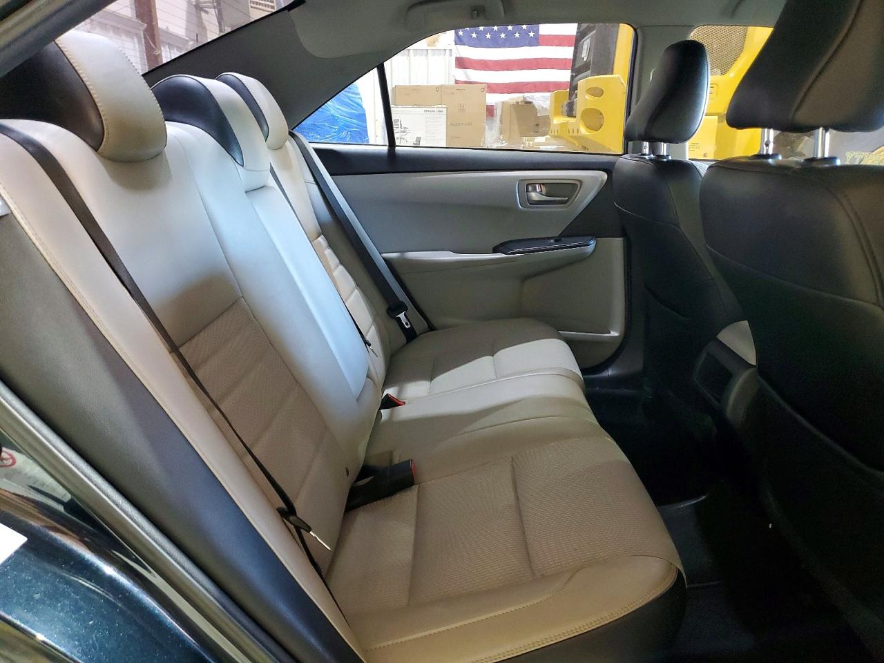 2016 TOYOTA CAMRY LE photo 10