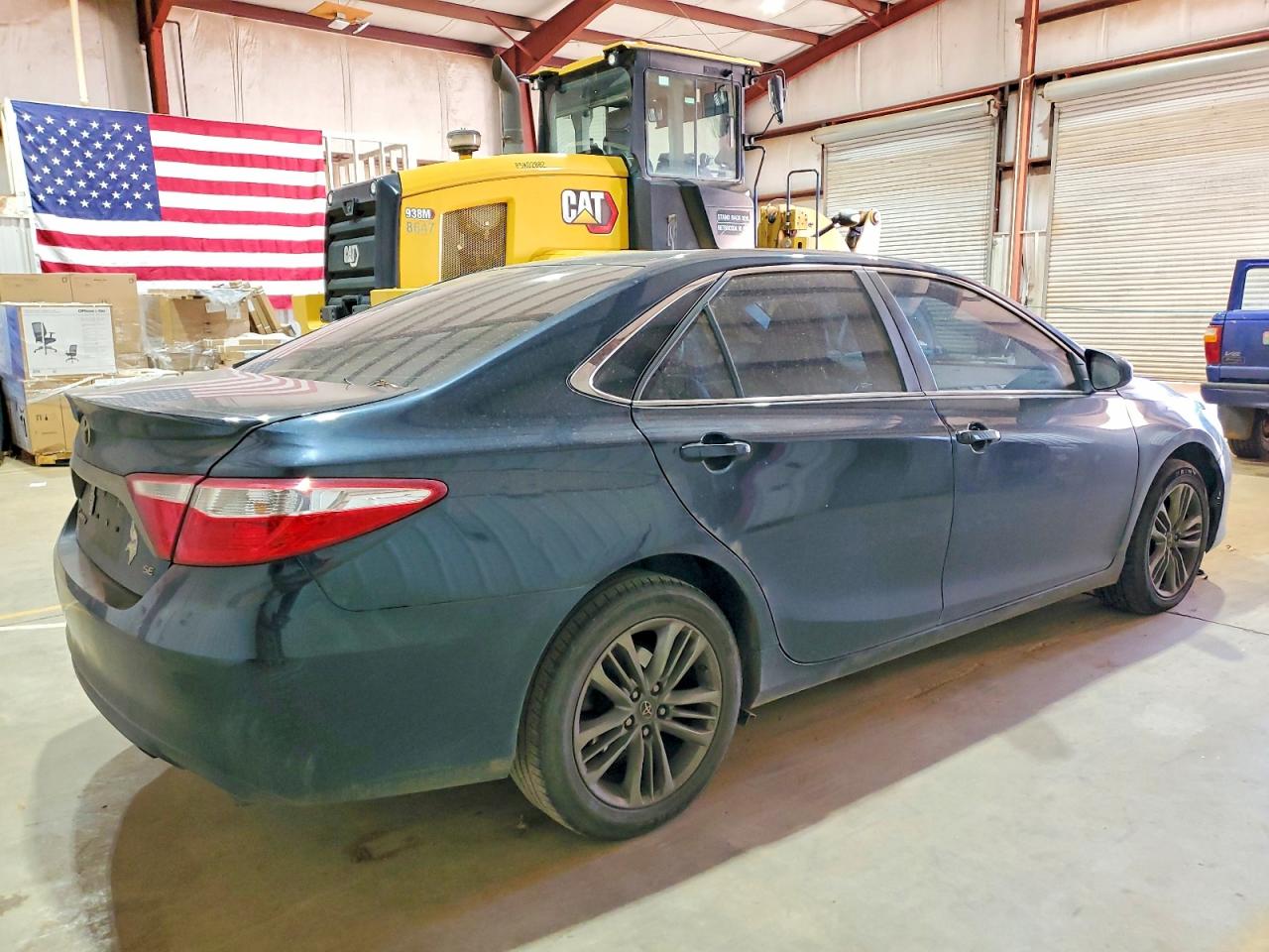 2016 TOYOTA CAMRY LE photo 3