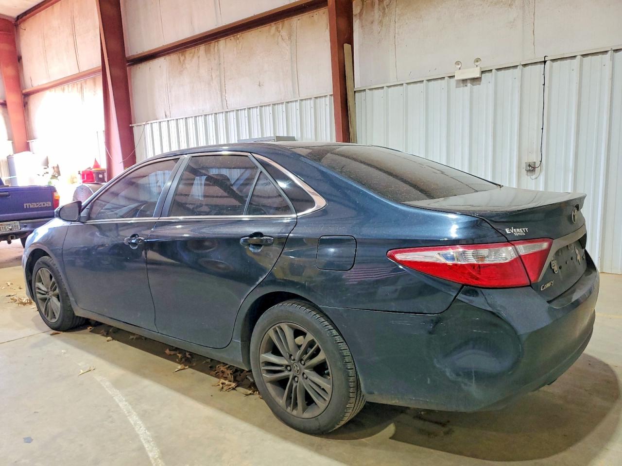 2016 TOYOTA CAMRY LE photo 2