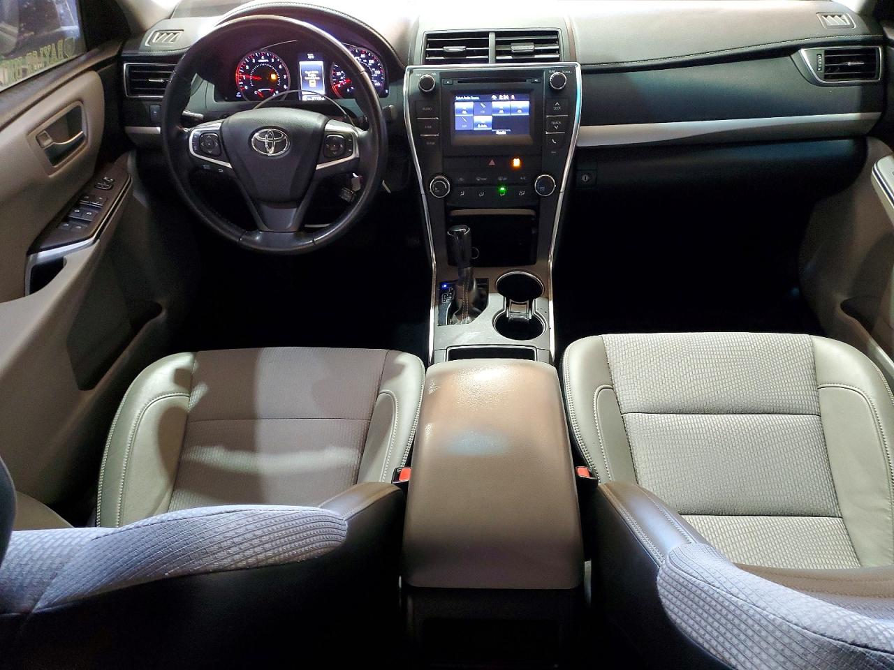 2016 TOYOTA CAMRY LE photo 8
