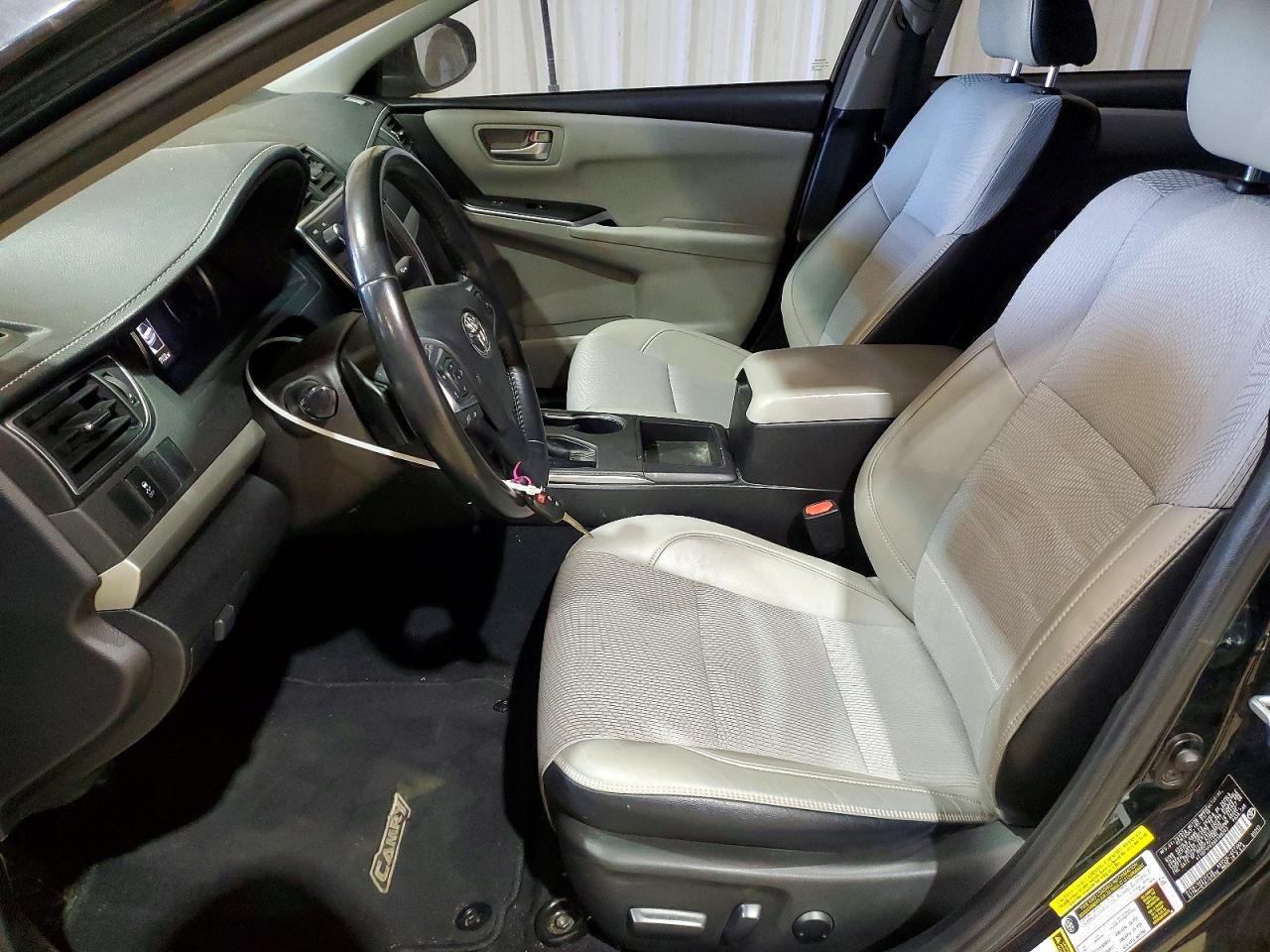 2016 TOYOTA CAMRY LE photo 7