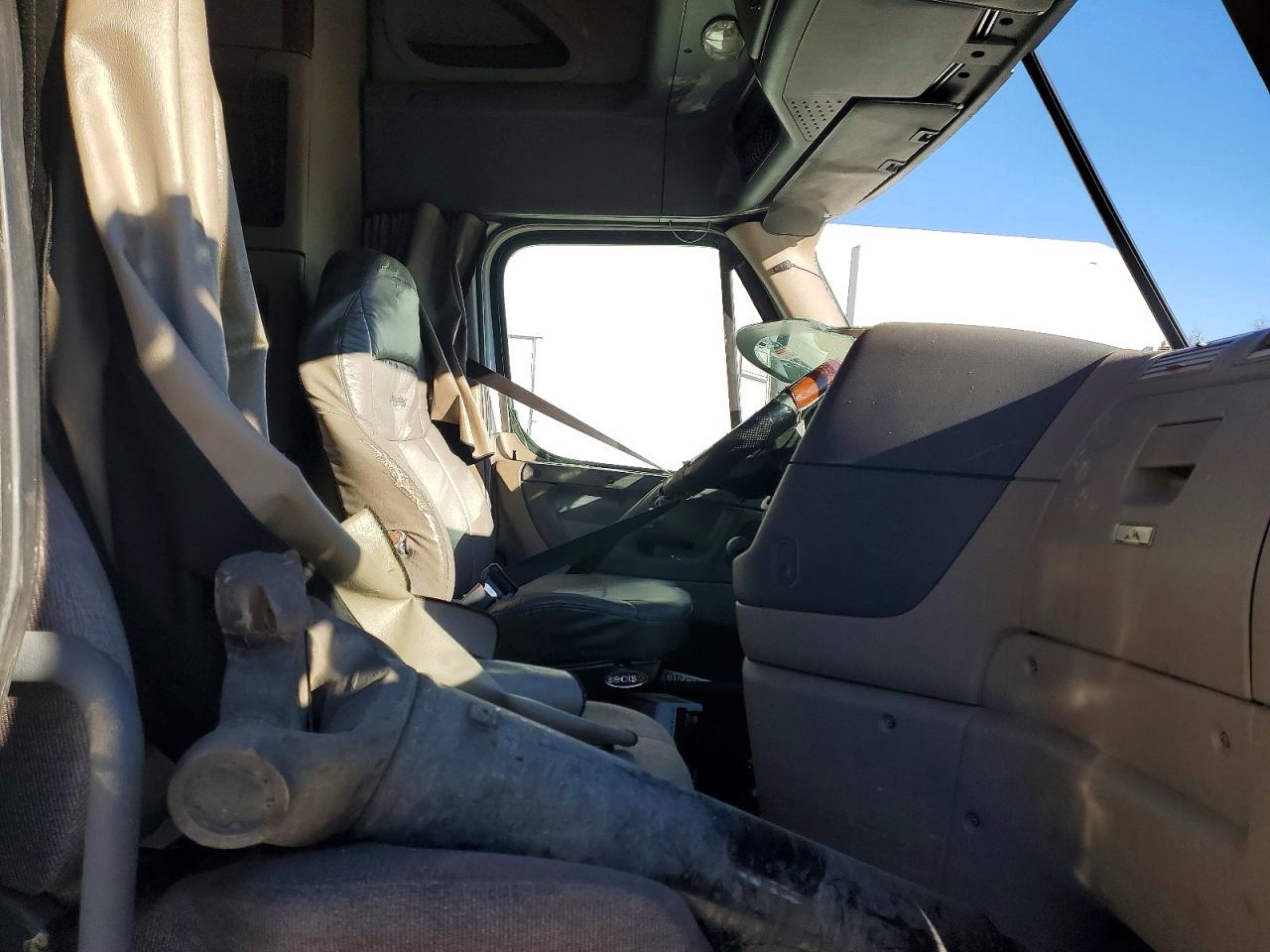 2016 FREIGHTLINER CASCADIA 125 SEMI TRUCK photo 9