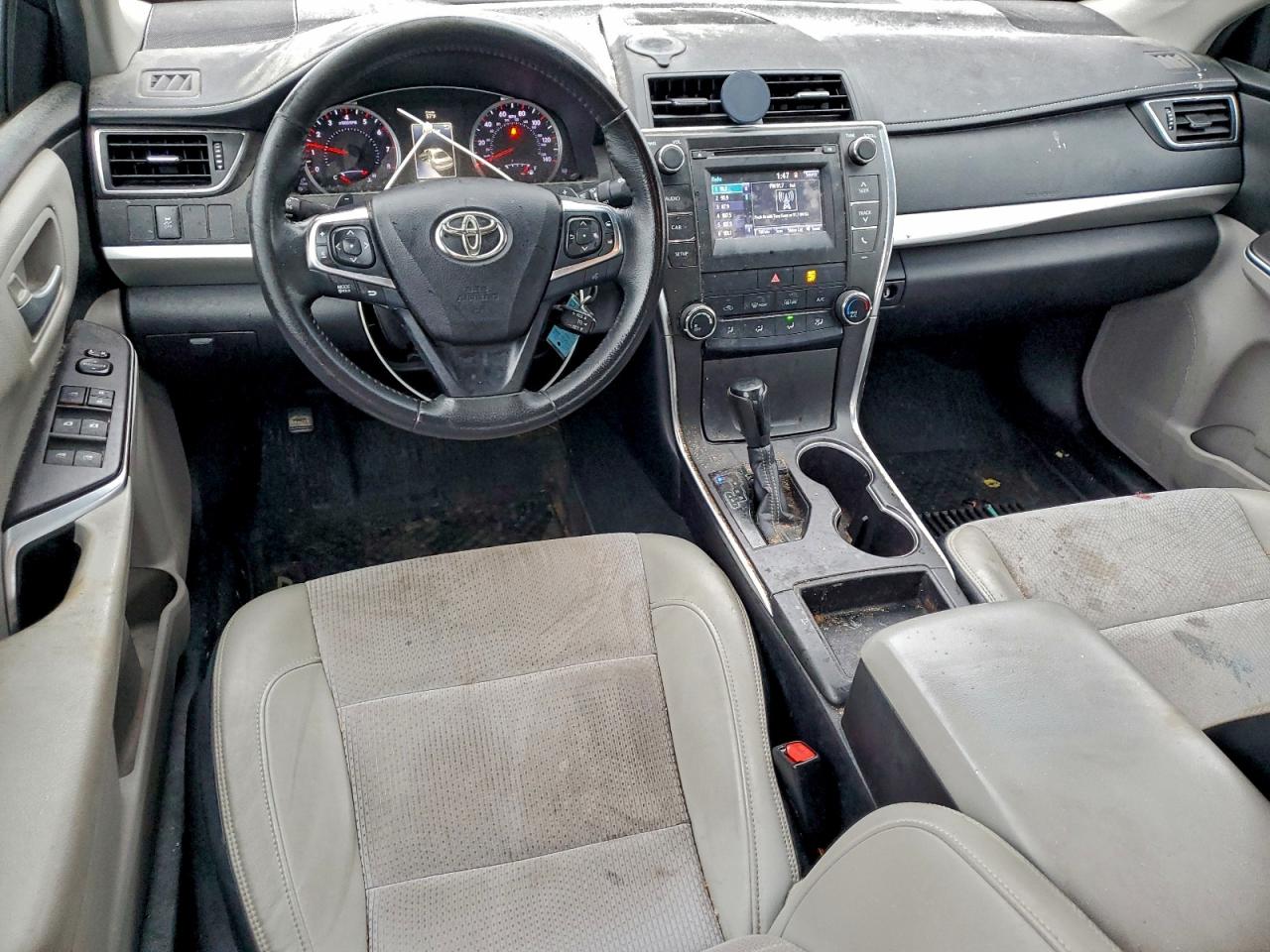 2017 TOYOTA CAMRY LE photo 8