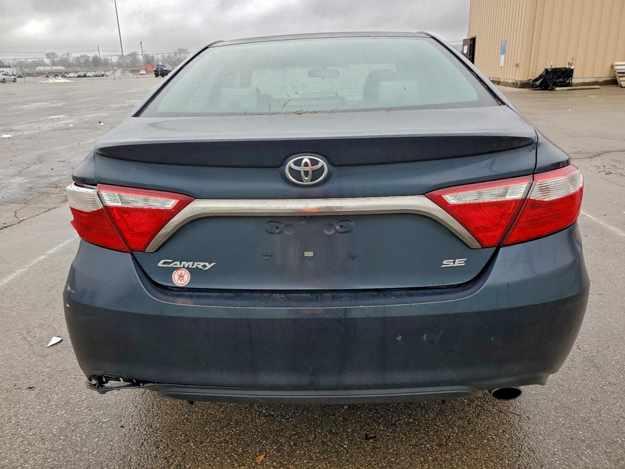 2017 TOYOTA CAMRY LE photo 6