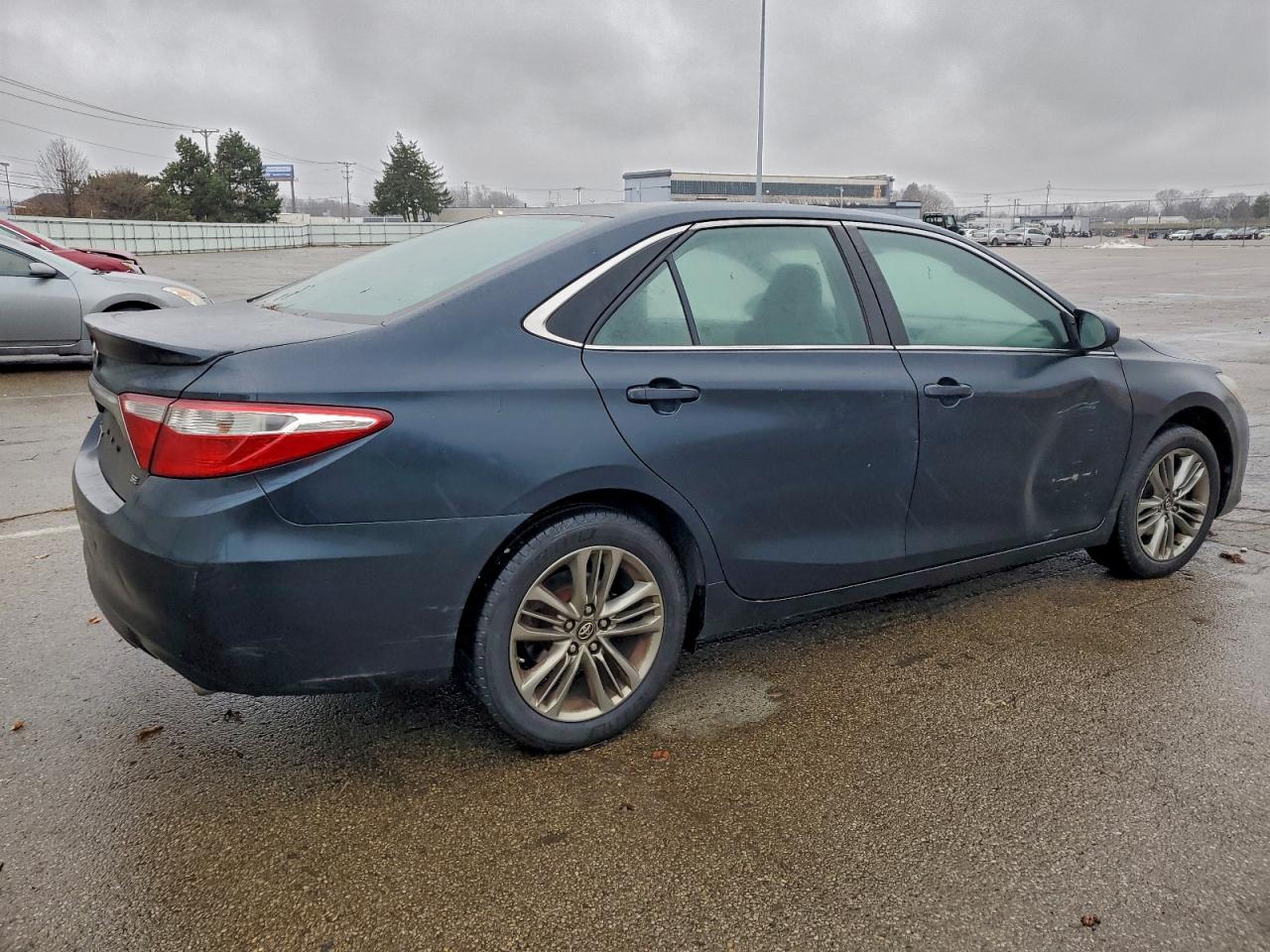 2017 TOYOTA CAMRY LE photo 3