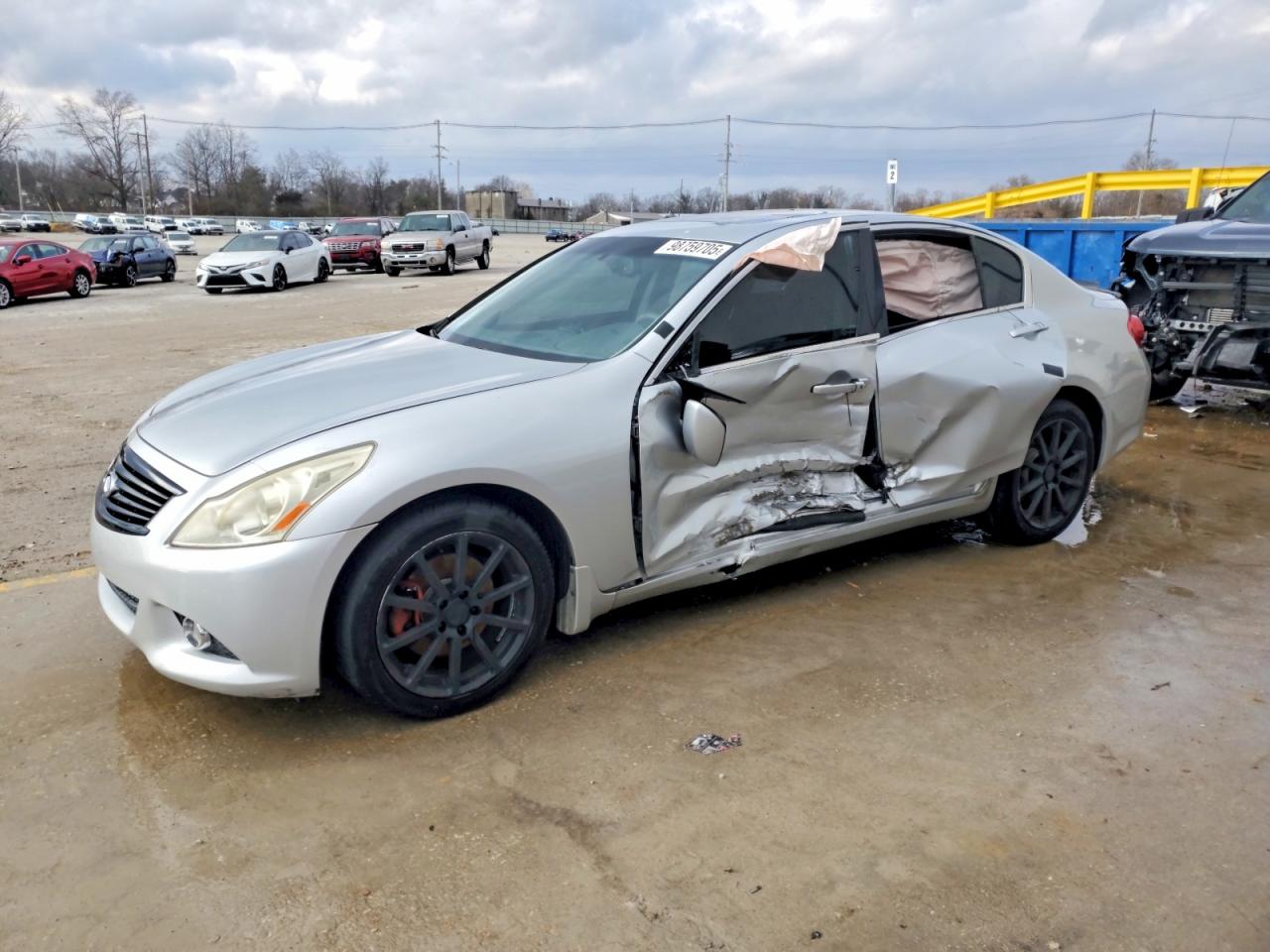 2013 INFINITI G37