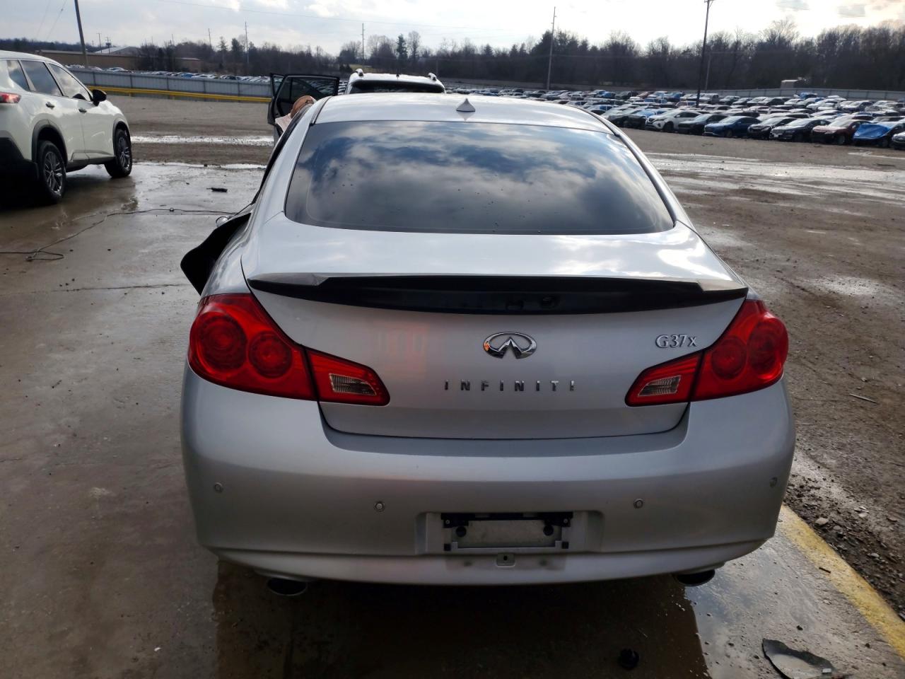 2013 INFINITI G37 photo 6