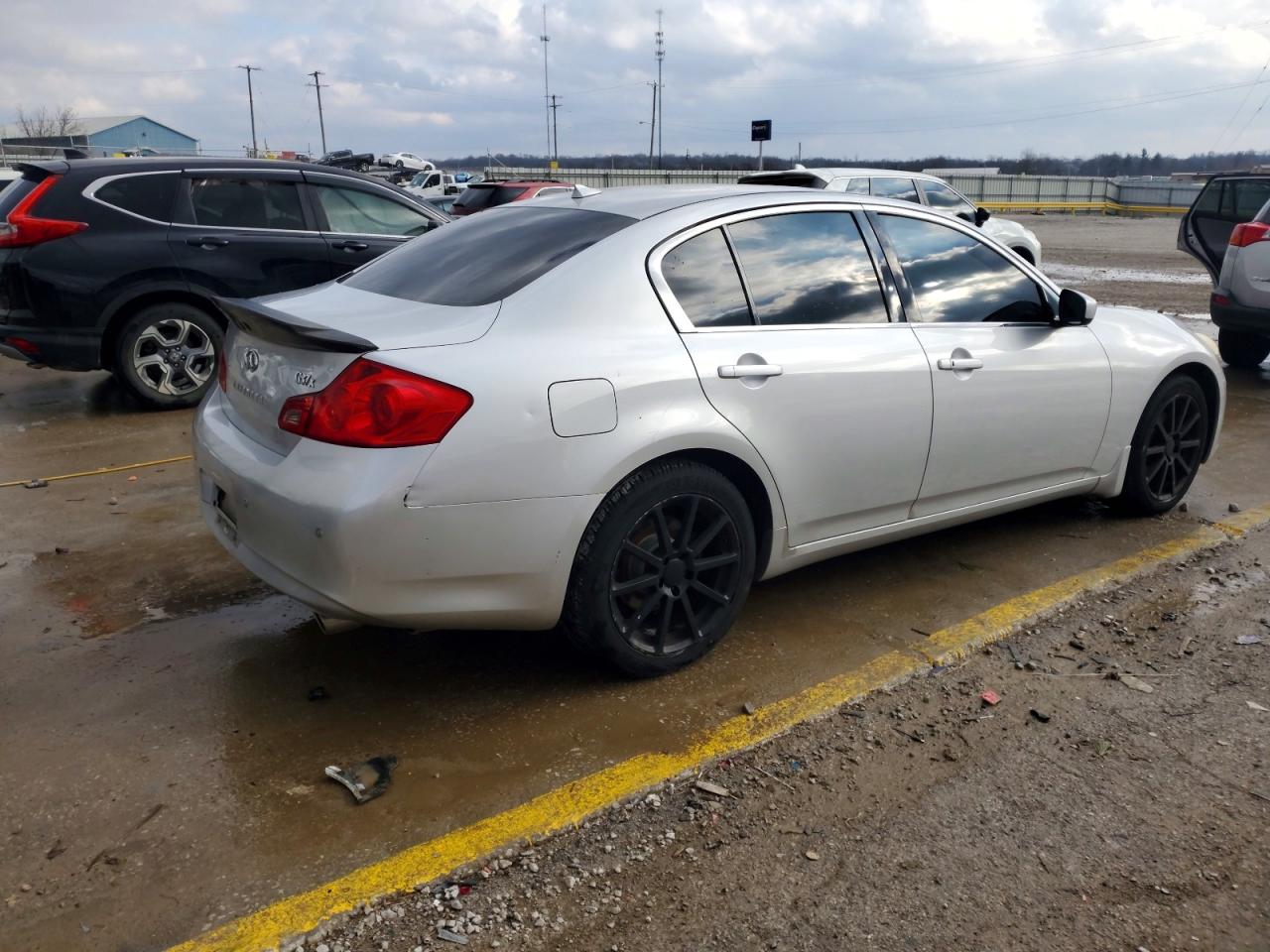 2013 INFINITI G37 photo 3