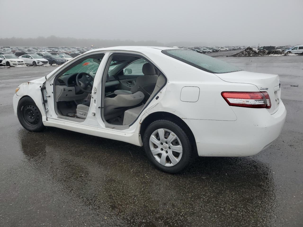 2011 TOYOTA CAMRY BASE photo 2