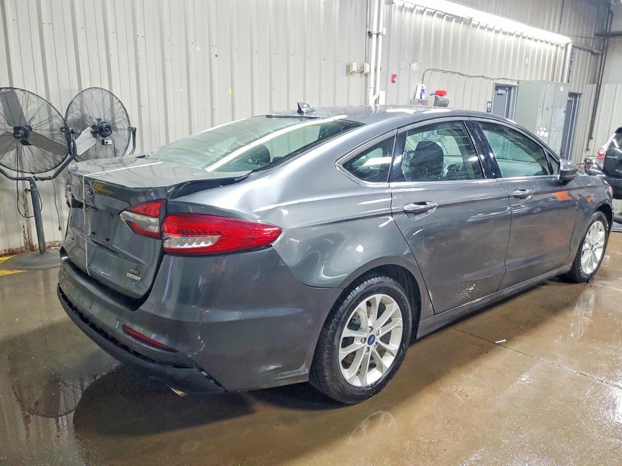 2020 FORD FUSION SE photo 3