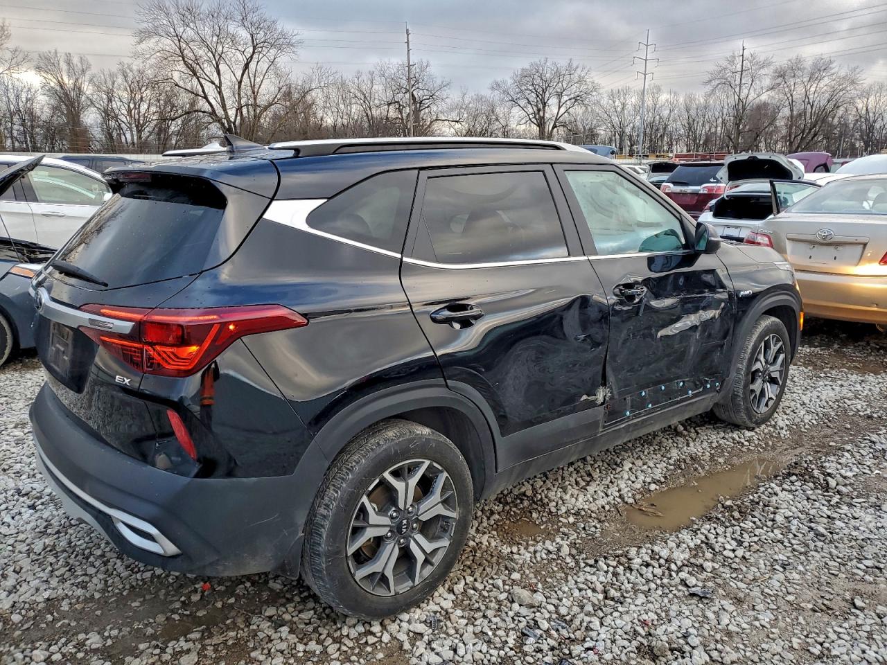 2021 KIA SELTOS EX photo 3