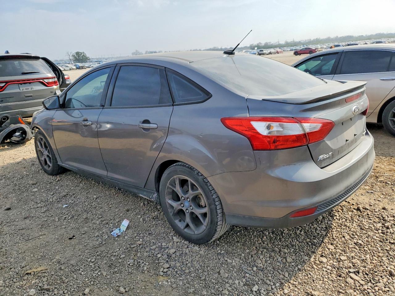 2013 FORD FOCUS SE photo 2