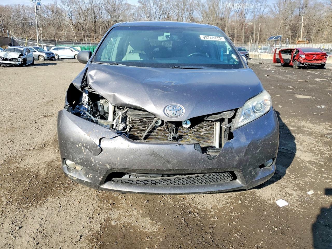 2015 TOYOTA SIENNA XLE photo 5
