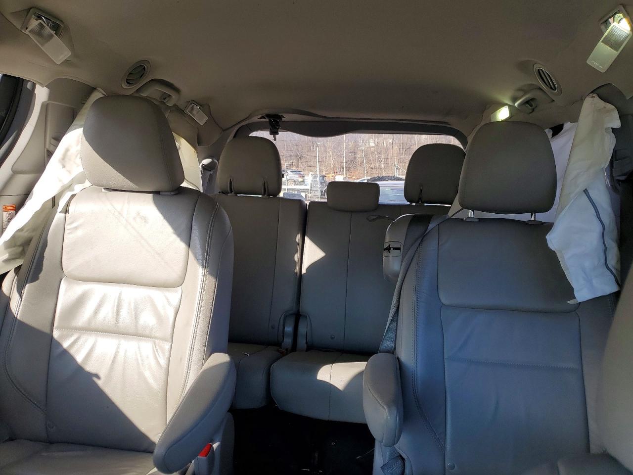 2015 TOYOTA SIENNA XLE photo 10