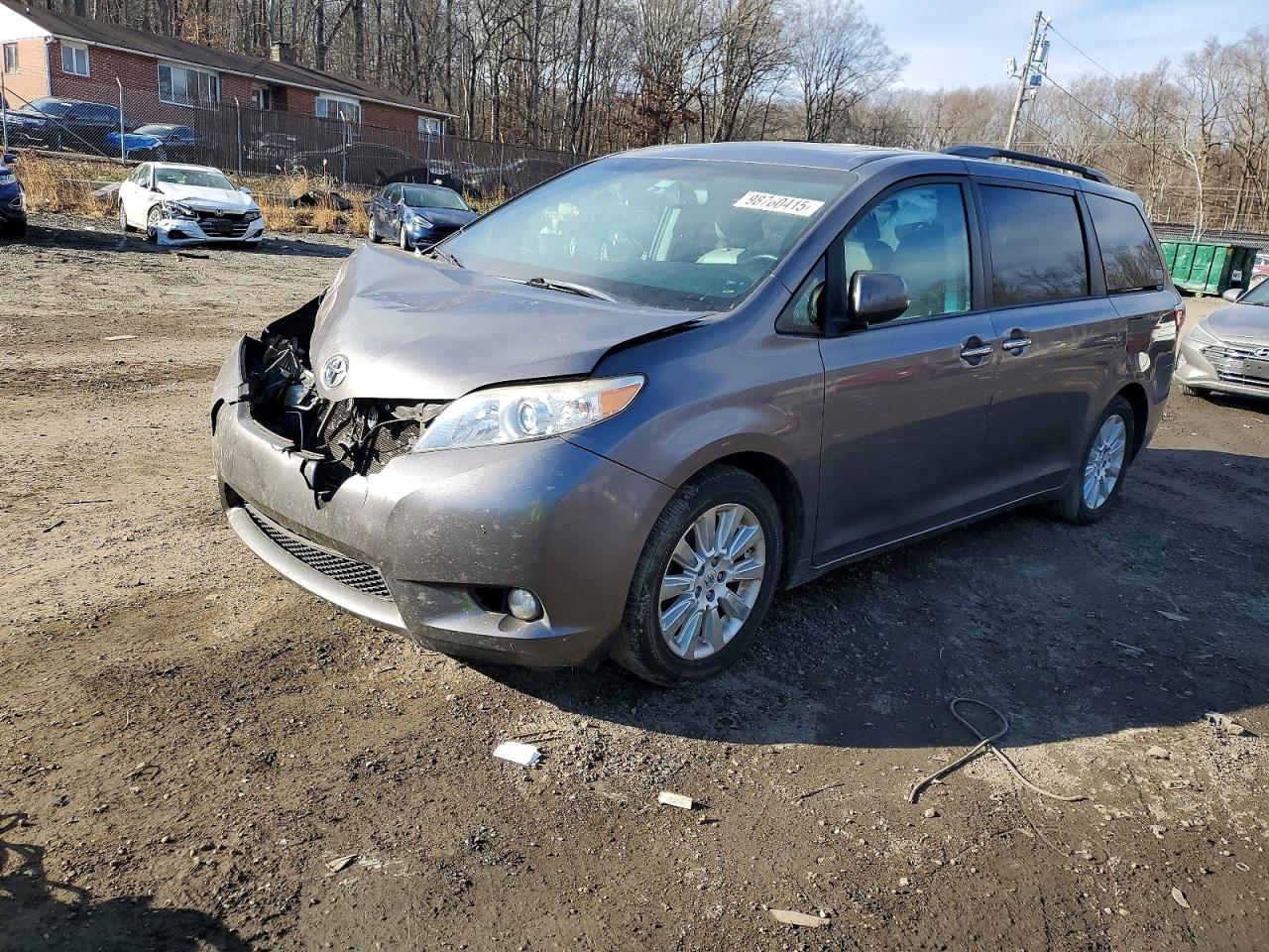 2015 TOYOTA SIENNA