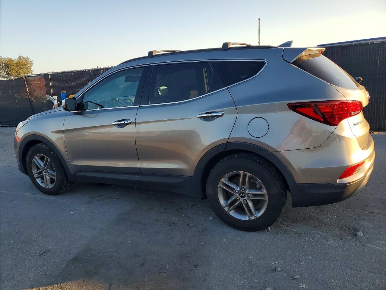 2017 HYUNDAI SANTA FE SPORT photo 2
