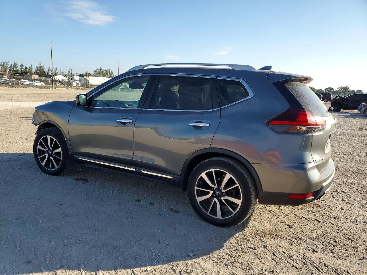 2019 NISSAN ROGUE S photo 2