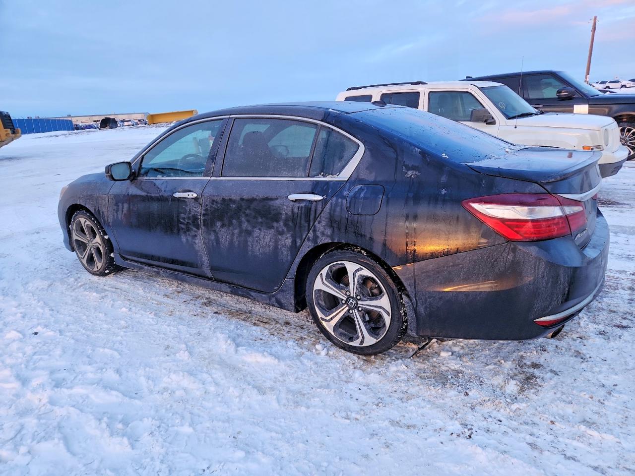 2016 HONDA ACCORD TOURING photo 2