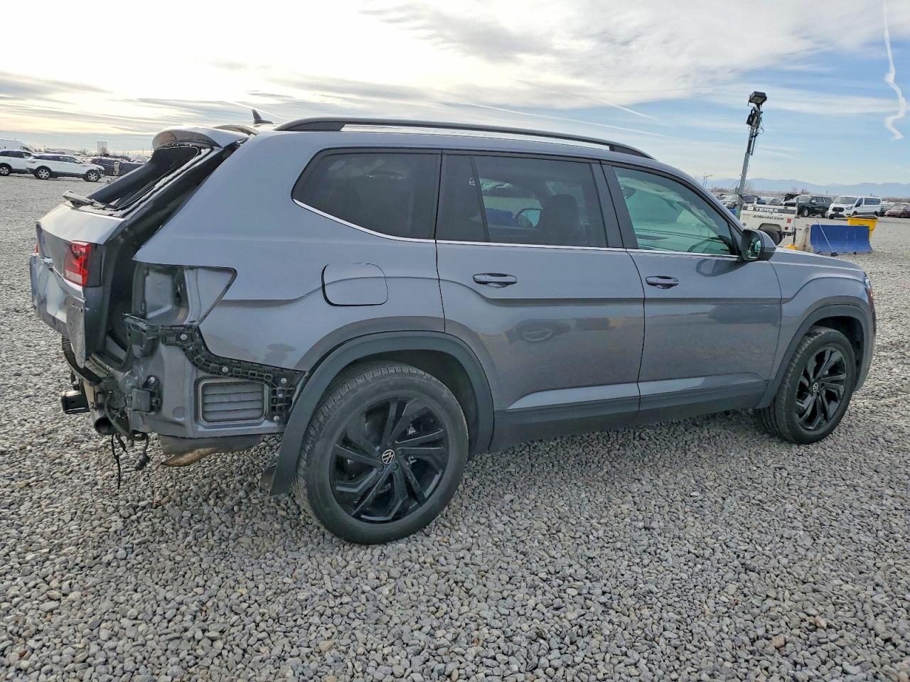 2023 VOLKSWAGEN ATLAS SE photo 3