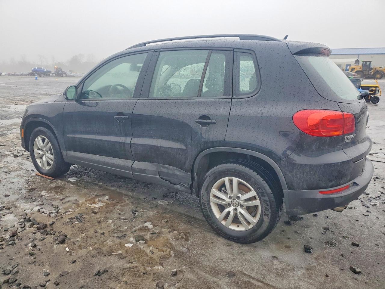 2016 VOLKSWAGEN TIGUAN S photo 2