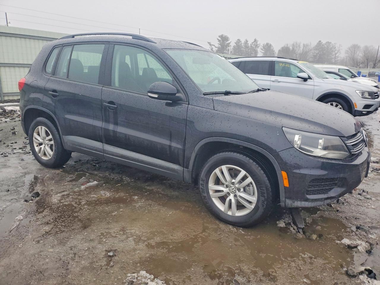 2016 VOLKSWAGEN TIGUAN S photo 4