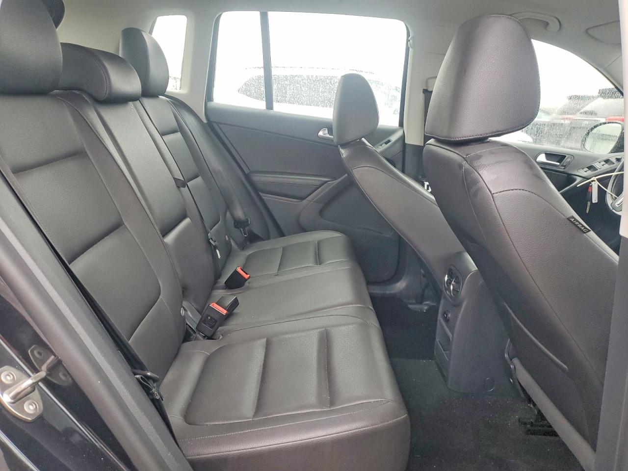 2016 VOLKSWAGEN TIGUAN S photo 11