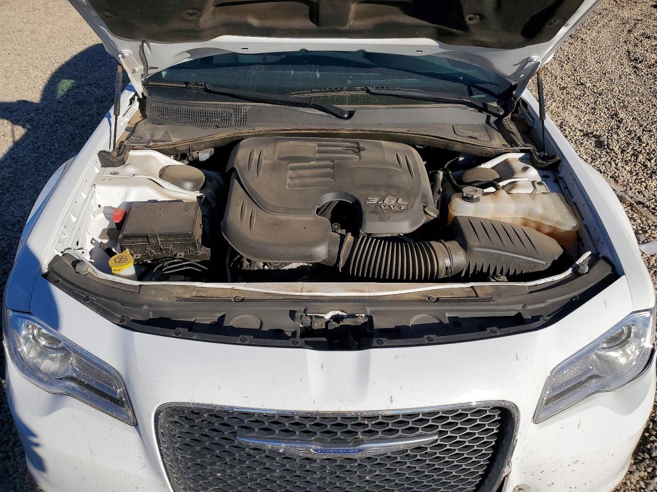 2021 CHRYSLER 300 TOURING photo 11