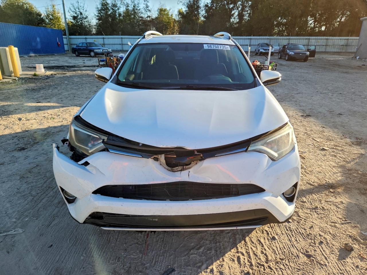 2016 TOYOTA RAV4 XLE photo 5