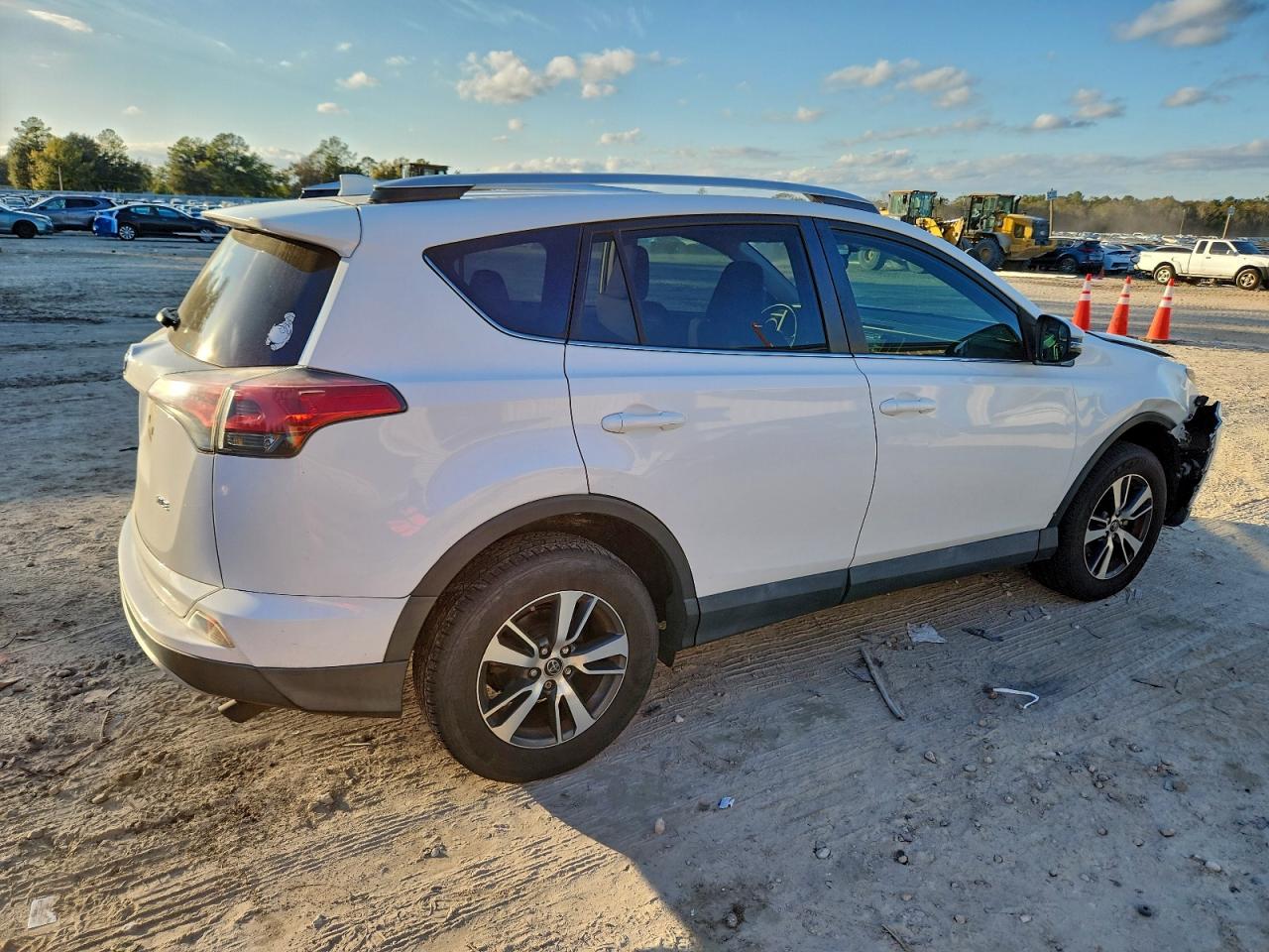 2016 TOYOTA RAV4 XLE photo 3