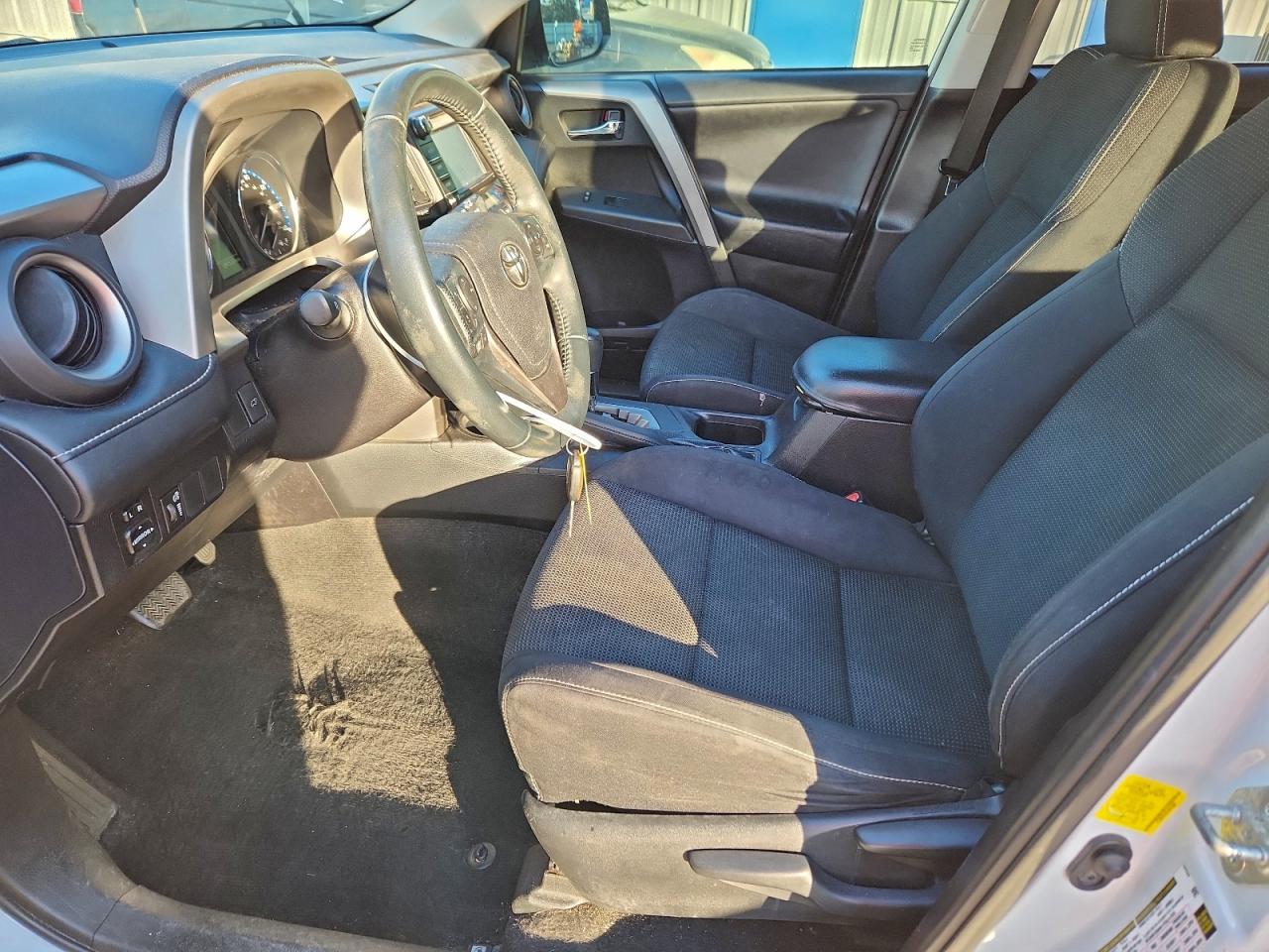 2016 TOYOTA RAV4 XLE photo 7