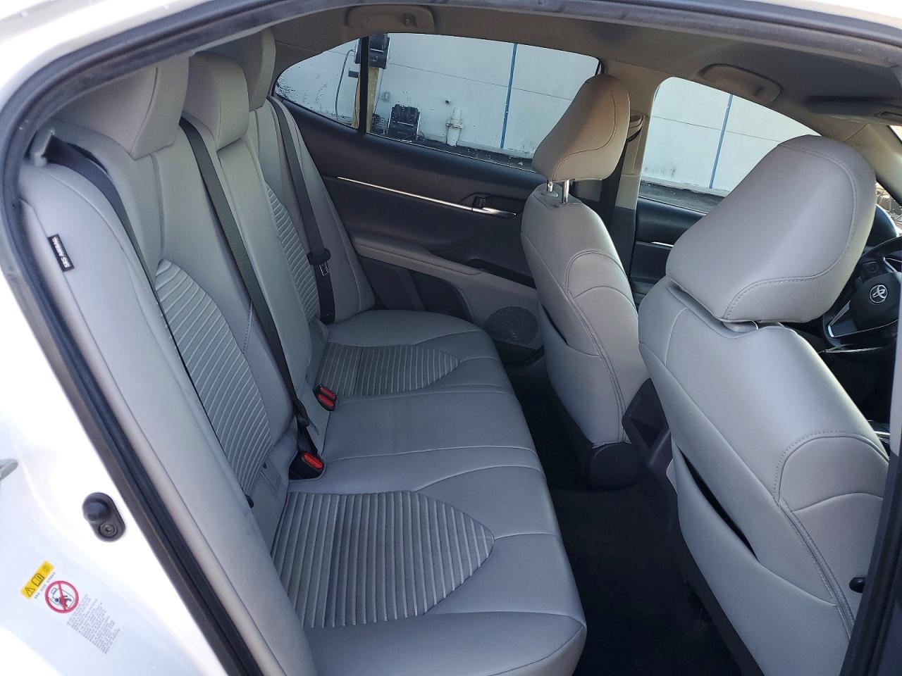 2019 TOYOTA CAMRY L photo 10