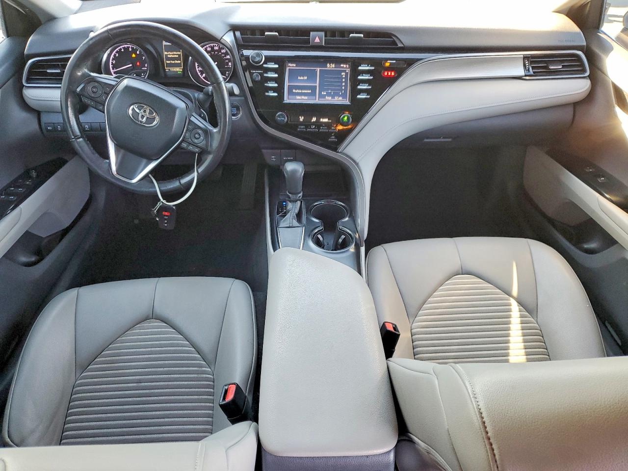 2019 TOYOTA CAMRY L photo 8
