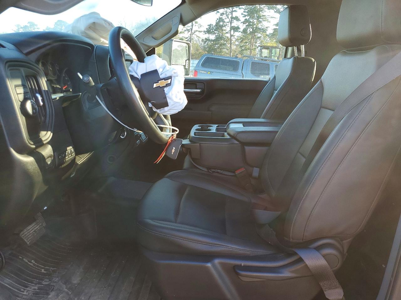 2024 CHEVROLET SILVERADO HD TRUCK CAB AND CHASSIS photo 7