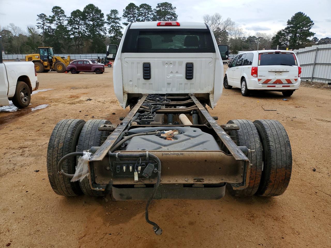 2024 CHEVROLET SILVERADO HD TRUCK CAB AND CHASSIS photo 6
