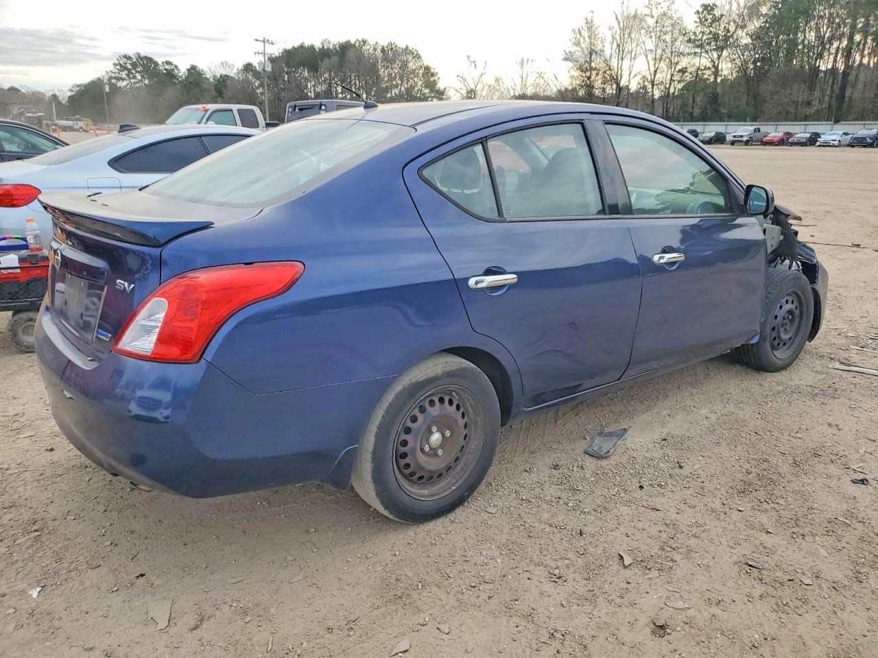 2014 NISSAN VERSA S photo 3